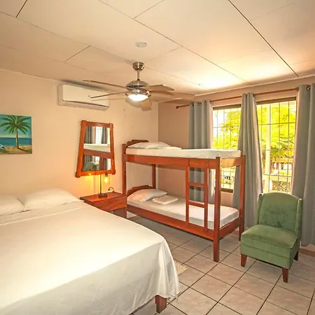 Hotel Laura'S House