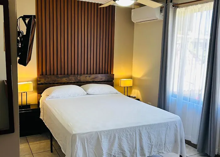 Laura's House Couette-café 4*
